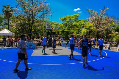 Drible - Pessoas jogando basquete 3x3 no Ibirapuera - Esportes
